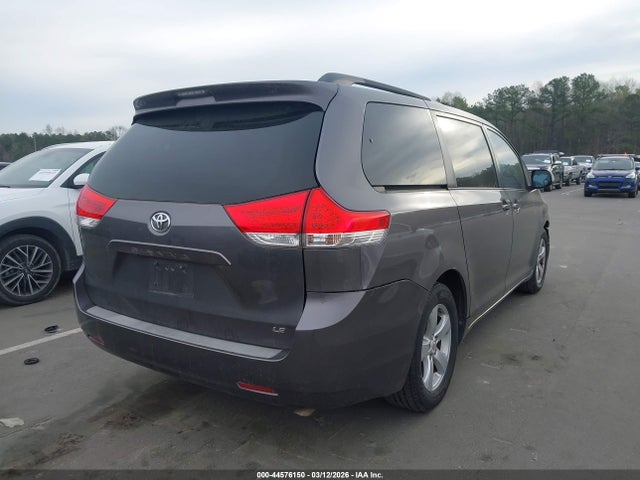 44576150 :رقم المزاد ، 5TDKK3DC2BS073895 vin ، 2011 Toyota Sienna Le V6 مزاد بيع