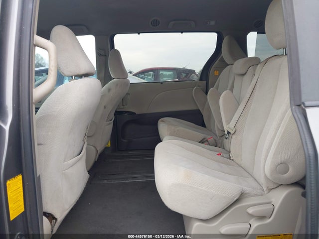 44576150 :رقم المزاد ، 5TDKK3DC2BS073895 vin ، 2011 Toyota Sienna Le V6 مزاد بيع