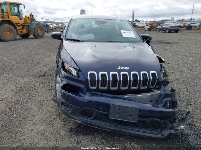 1C4PJMAB7GW147894 Jeep Cherokee Sport