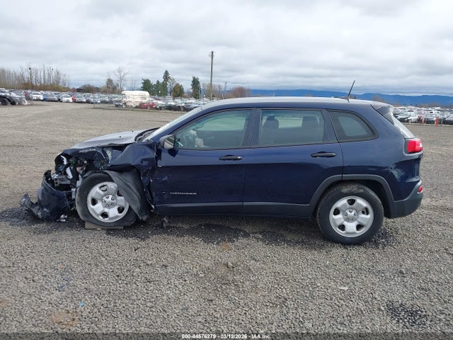 1C4PJMAB7GW147894 Jeep Cherokee Sport