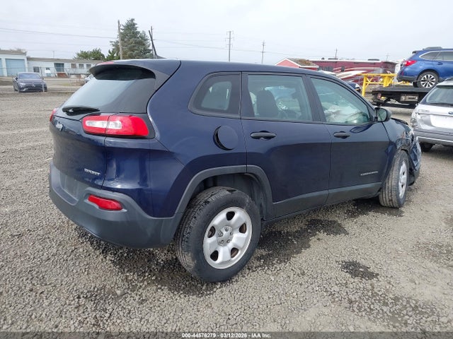 1C4PJMAB7GW147894 Jeep Cherokee Sport