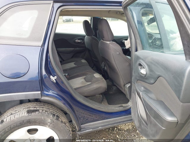 1C4PJMAB7GW147894 Jeep Cherokee Sport