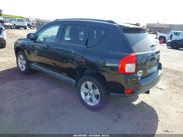 2011 JEEP COMPASS 1J4NT1FB0BD226749 Photo 2