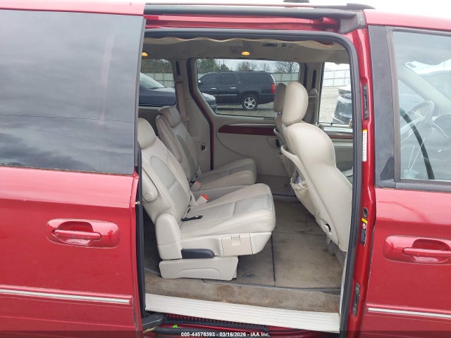 2005 Chrysler Town & Country Limited მანქანა იყიდება აუქციონზე, vin: 2C8GP64L45R321584, აუქციონის ნომერი: 44576393