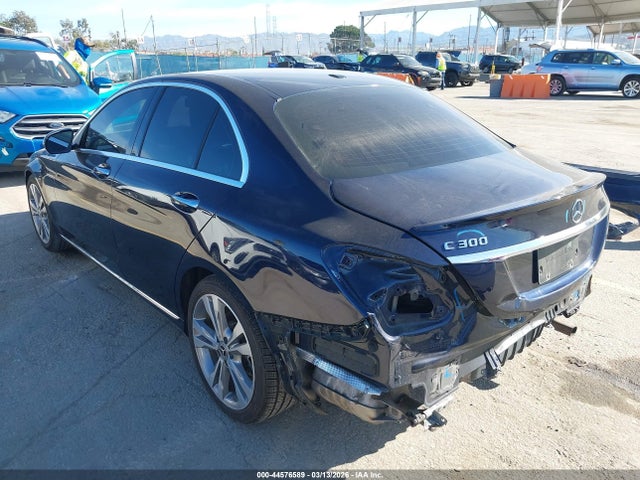 44576589 :رقم المزاد ، 55SWF4JB7JU252510 vin ، 2018 Mercedes-benz C 300 مزاد بيع