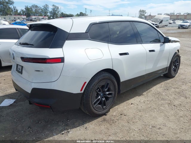 44576591 :رقم المزاد ، WB523CF01RCR96800 vin ، 2024 Bmw Ix Xdrive50 مزاد بيع