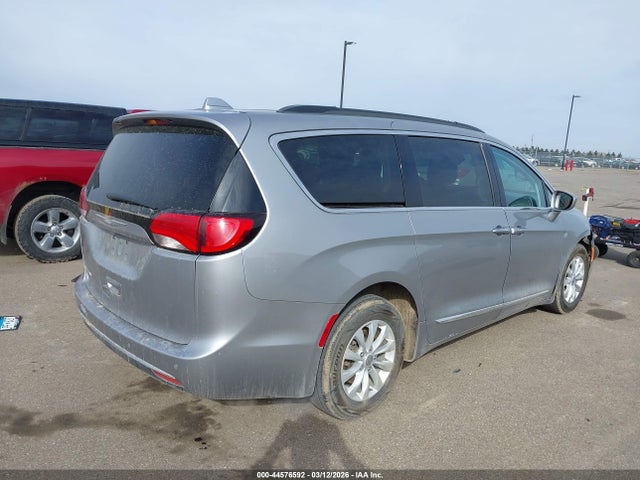 44576592 :رقم المزاد ، 2C4RC1BG7HR554846 vin ، 2017 Chrysler Pacifica Touring-l مزاد بيع