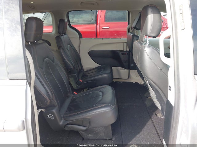 44576592 :رقم المزاد ، 2C4RC1BG7HR554846 vin ، 2017 Chrysler Pacifica Touring-l مزاد بيع