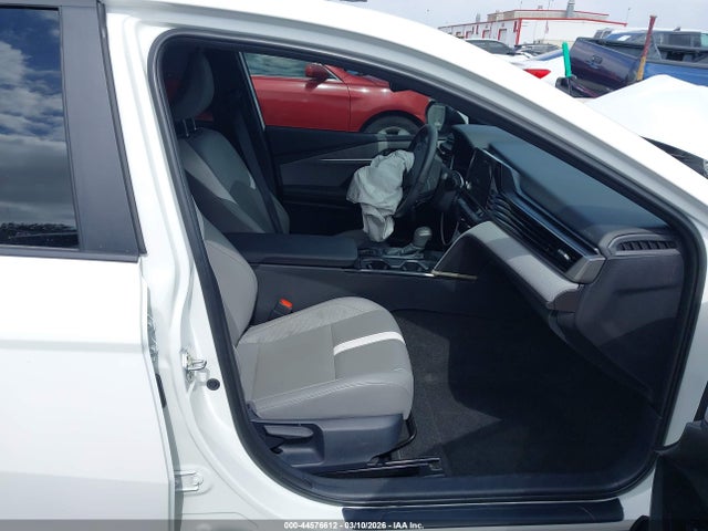 Toyota CAMRY SE 2025 4T1DAACK3SU106659 Image 5