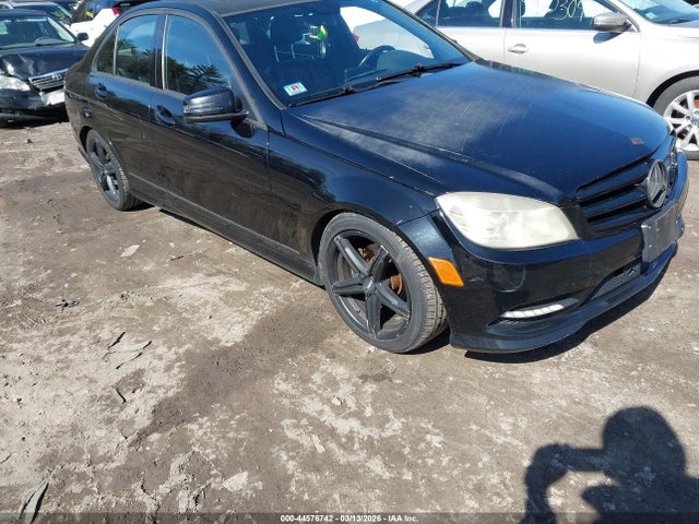 2011 MERCEDES-BENZ C 300 WDDGF8BB5BR184320