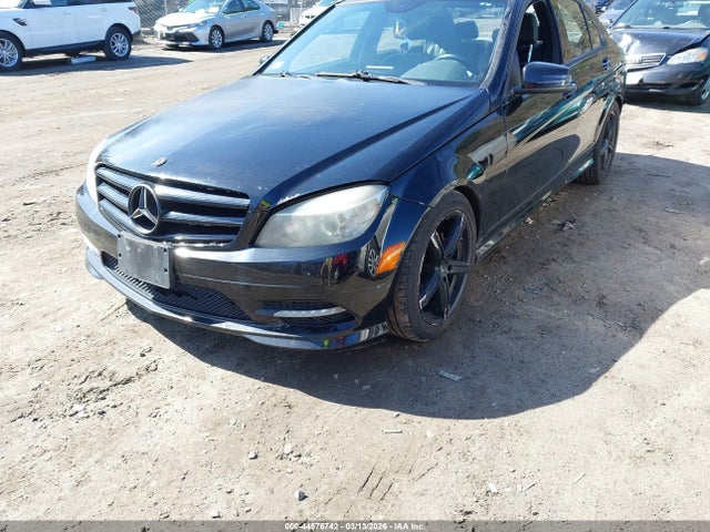 2011 MERCEDES-BENZ C 300 WDDGF8BB5BR184320 Photo 1