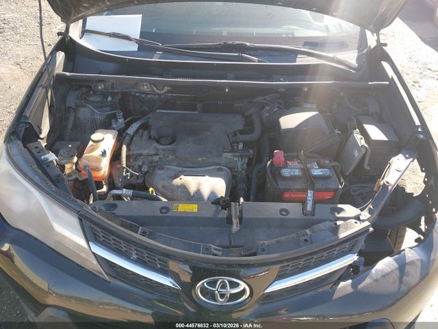 2T3BFREV4EW169165 Toyota RAV4 LE