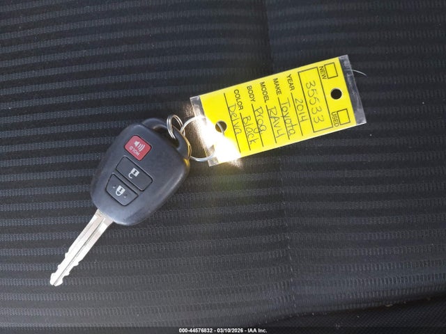 2T3BFREV4EW169165 Toyota RAV4 LE