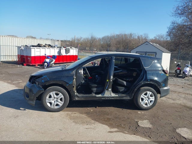 2T3BFREV4EW169165 Toyota RAV4 LE