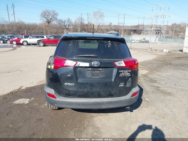 2T3BFREV4EW169165 Toyota RAV4 LE