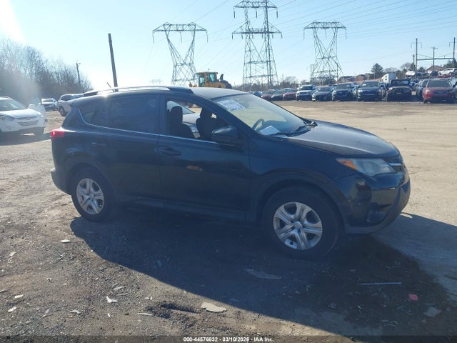 2T3BFREV4EW169165 Toyota RAV4 LE