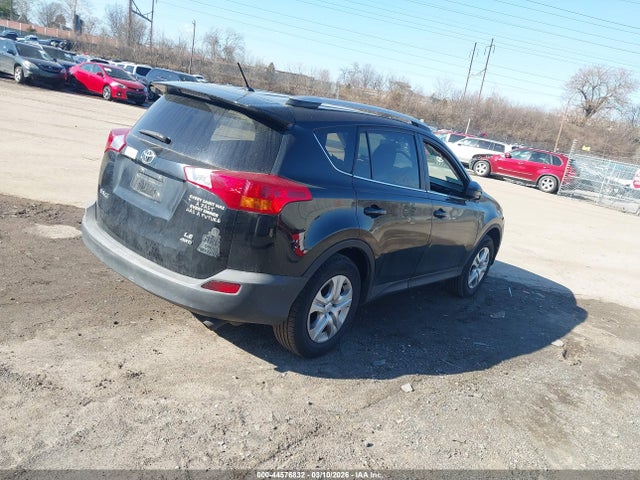 2T3BFREV4EW169165 Toyota RAV4 LE