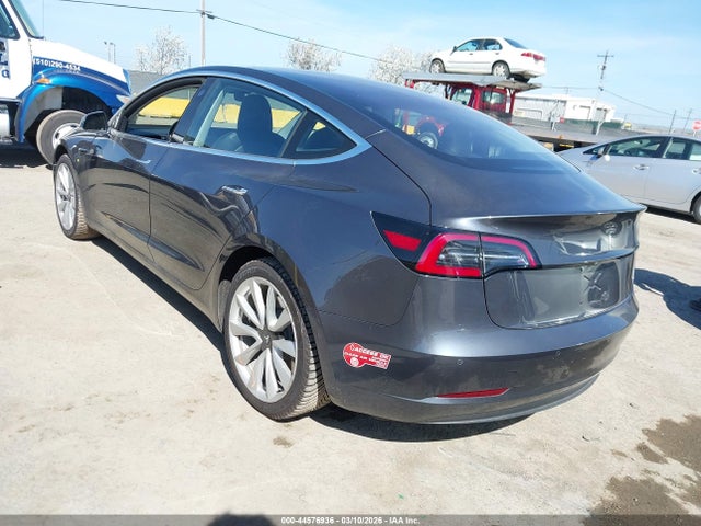 44576936 :رقم المزاد ، 5YJ3E1EA5JF007860 vin ، 2018 Tesla Model 3 Long Range/mid Range مزاد بيع