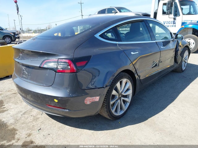 44576936 :رقم المزاد ، 5YJ3E1EA5JF007860 vin ، 2018 Tesla Model 3 Long Range/mid Range مزاد بيع