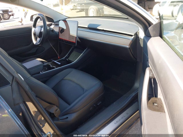 44576936 :رقم المزاد ، 5YJ3E1EA5JF007860 vin ، 2018 Tesla Model 3 Long Range/mid Range مزاد بيع