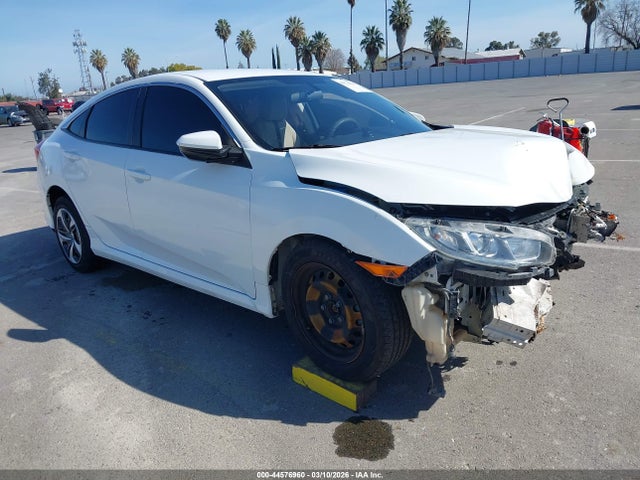 Honda Civic Lx 2018 2HGFC2F57JH593001 main image
