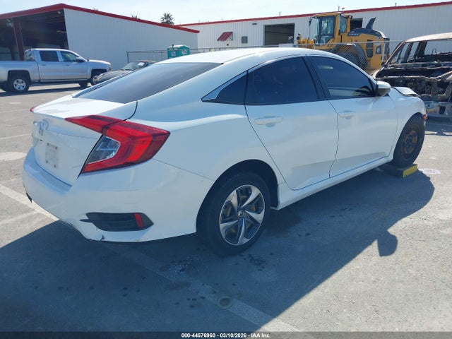 Honda Civic Lx 2018 2HGFC2F57JH593001 Image 4