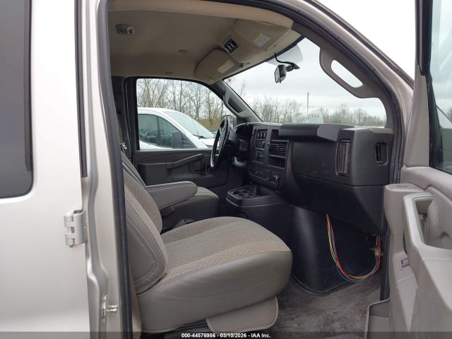 1GAWGEFG3K1340899 Chevrolet Express 2500 Ls
