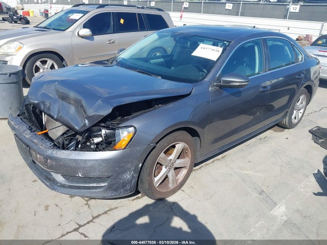 2012 Volkswagen Passat 2.5l Se მანქანა იყიდება აუქციონზე, vin: 1VWBP7A33CC096647, აუქციონის ნომერი: 44577038