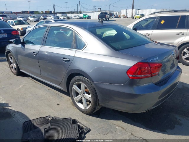 2012 Volkswagen Passat 2.5l Se მანქანა იყიდება აუქციონზე, vin: 1VWBP7A33CC096647, აუქციონის ნომერი: 44577038