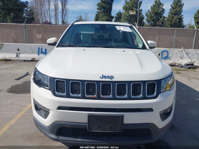 3C4NJCBB9JT495080 Jeep Compass Sun And Wheel Fwd