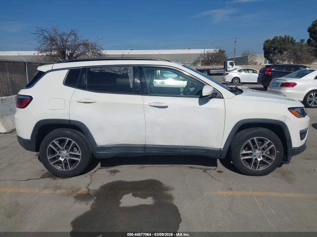 3C4NJCBB9JT495080 Jeep Compass Sun And Wheel Fwd