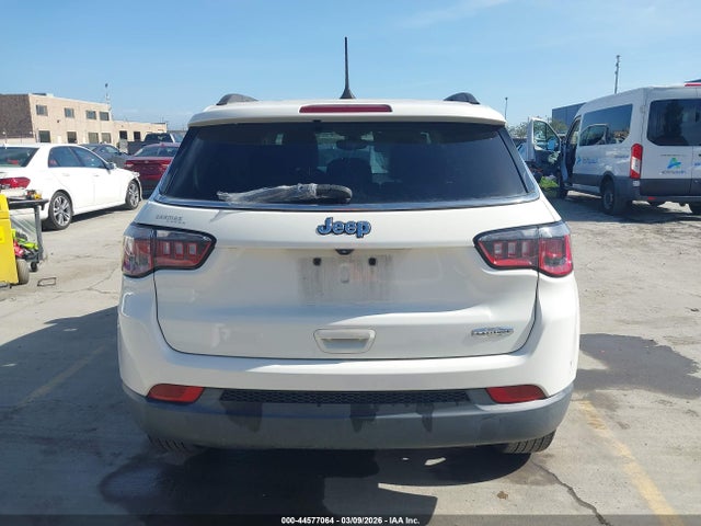 3C4NJCBB9JT495080 Jeep Compass Sun And Wheel Fwd