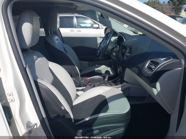 3C4NJCBB9JT495080 Jeep Compass Sun And Wheel Fwd