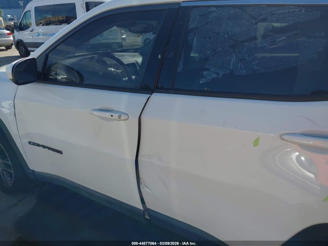3C4NJCBB9JT495080 Jeep Compass Sun And Wheel Fwd