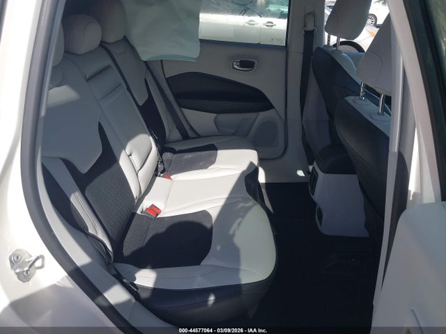 3C4NJCBB9JT495080 Jeep Compass Sun And Wheel Fwd