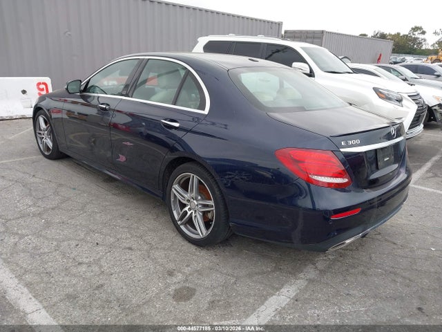 44577185 :رقم المزاد ، WDDZF4JB8HA084190 vin ، 2017 Mercedes-benz E 300 مزاد بيع