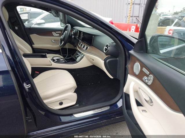 44577185 :رقم المزاد ، WDDZF4JB8HA084190 vin ، 2017 Mercedes-benz E 300 مزاد بيع