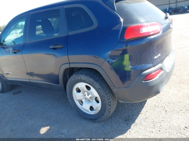 1C4PJMAB7GW337386 Jeep Cherokee Sport