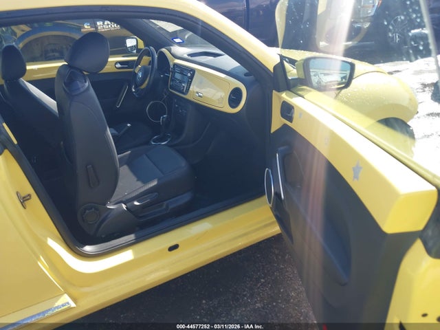 2013 Volkswagen Beetle 2.5l მანქანა იყიდება აუქციონზე, vin: 3VWJX7AT1DM656886, აუქციონის ნომერი: 44577252