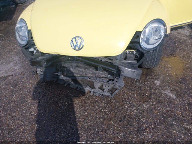 2013 Volkswagen Beetle 2.5l მანქანა იყიდება აუქციონზე, vin: 3VWJX7AT1DM656886, აუქციონის ნომერი: 44577252