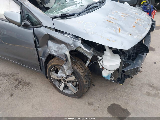 44577300 :رقم المزاد ، 3KPFL4A7XJE242808 vin ، 2018 Kia Forte S مزاد بيع