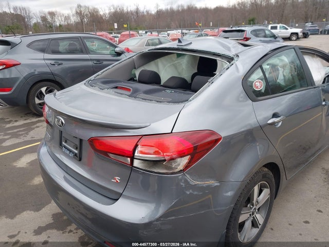 44577300 :رقم المزاد ، 3KPFL4A7XJE242808 vin ، 2018 Kia Forte S مزاد بيع