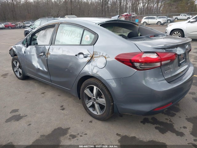 44577300 :رقم المزاد ، 3KPFL4A7XJE242808 vin ، 2018 Kia Forte S مزاد بيع