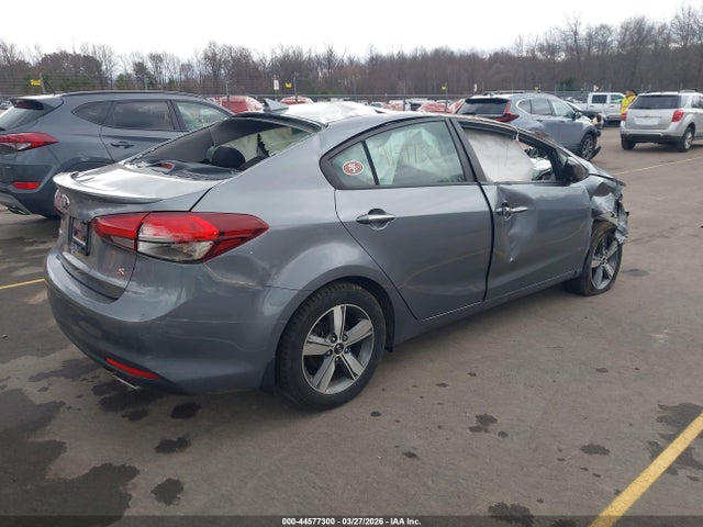 44577300 :رقم المزاد ، 3KPFL4A7XJE242808 vin ، 2018 Kia Forte S مزاد بيع