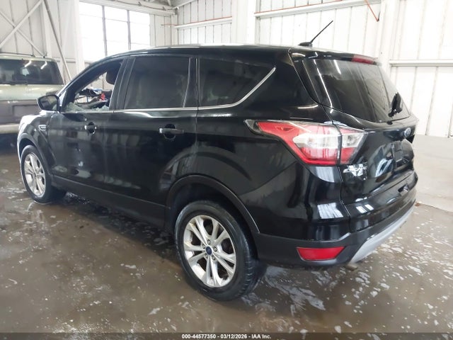 44577350 :رقم المزاد ، 1FMCU0GD2HUA67645 vin ، 2017 Ford Escape Se مزاد بيع