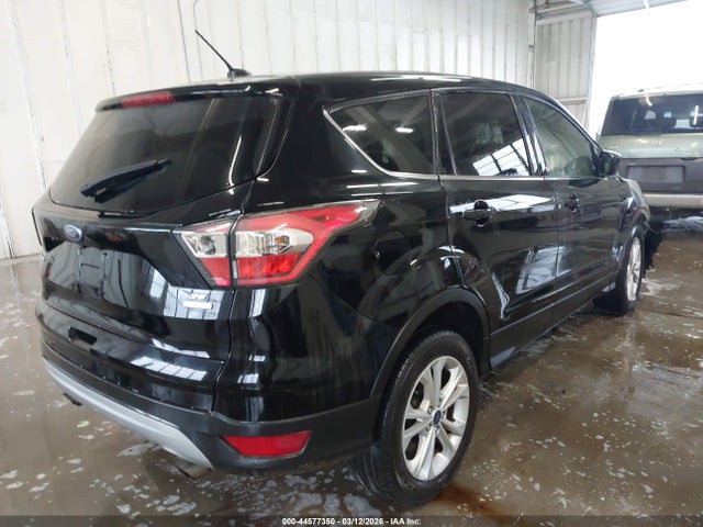44577350 :رقم المزاد ، 1FMCU0GD2HUA67645 vin ، 2017 Ford Escape Se مزاد بيع