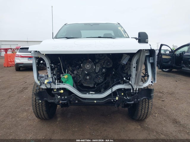 44577454 :رقم المزاد ، 1FTRF3BA0SEC48221 vin ، 2025 Ford F-350 Xl مزاد بيع