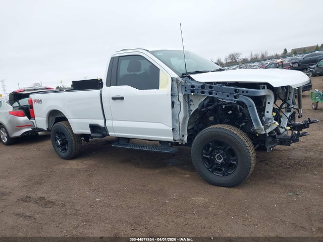 44577454 :رقم المزاد ، 1FTRF3BA0SEC48221 vin ، 2025 Ford F-350 Xl مزاد بيع