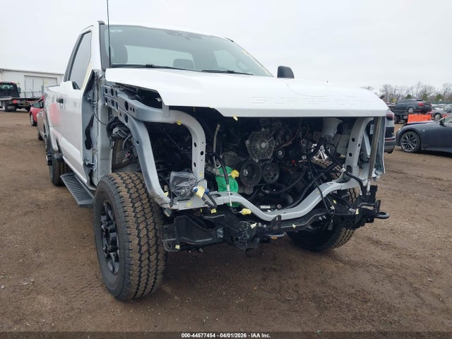44577454 :رقم المزاد ، 1FTRF3BA0SEC48221 vin ، 2025 Ford F-350 Xl مزاد بيع