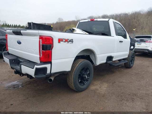 44577454 :رقم المزاد ، 1FTRF3BA0SEC48221 vin ، 2025 Ford F-350 Xl مزاد بيع